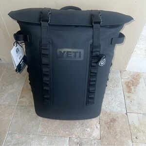 YETI Black cooler  Backpack M20